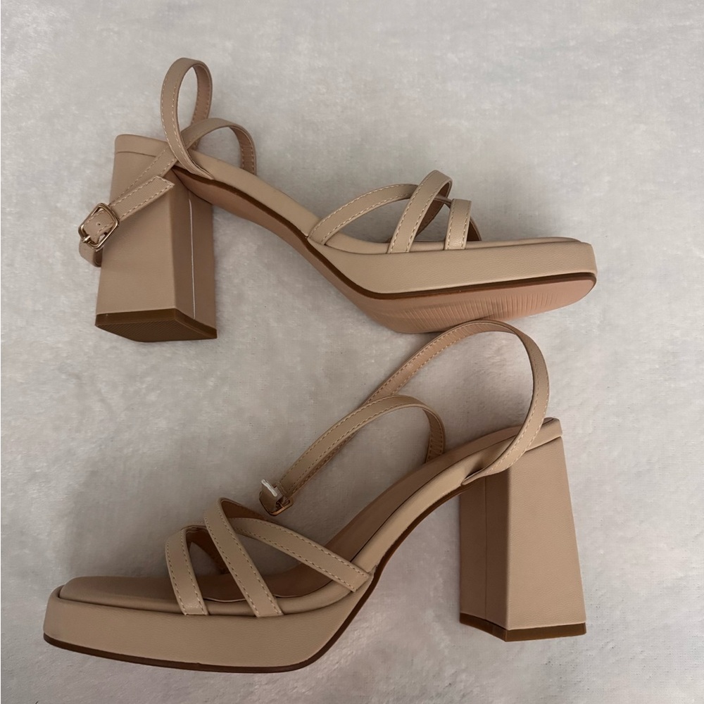 Merumote (Amazon) Elegant Nude/Tan Strappy‎ Block Heels Size 8